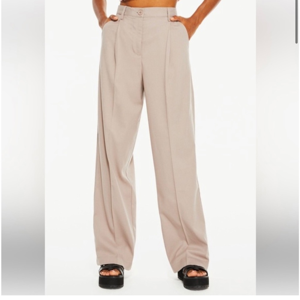 NWT Aero High Rise Pleated Trouser
